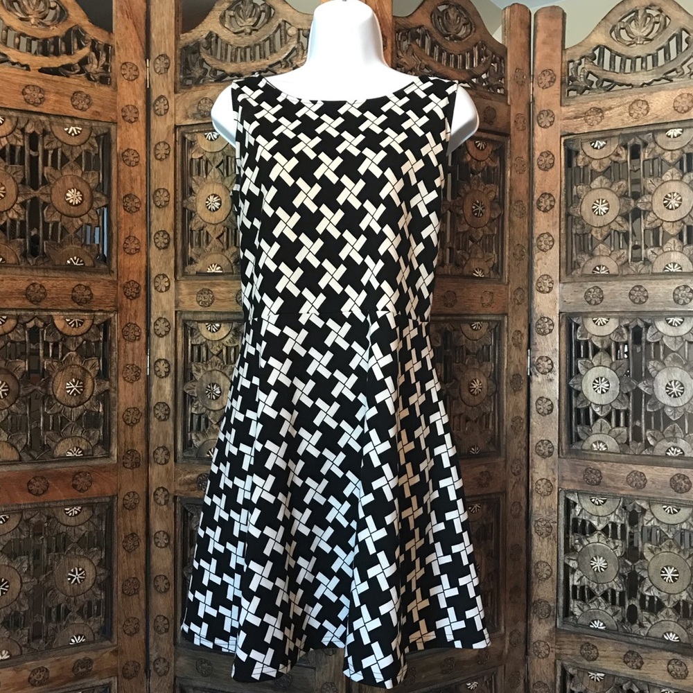 Connection 18 Black and white geometric dress